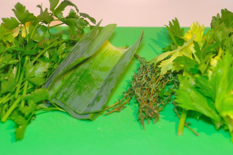 Recipe: Bouquet garni. Step c.